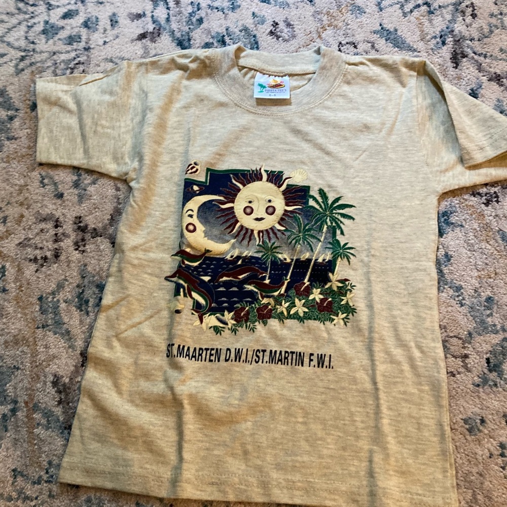 Children’s tshirt, size 6-8. Never worn.